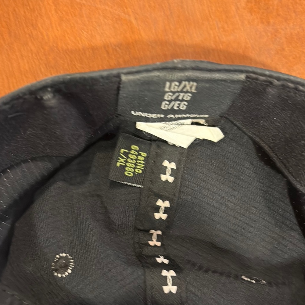 Under Armour Black Logo Cap - Picture 6 of 8